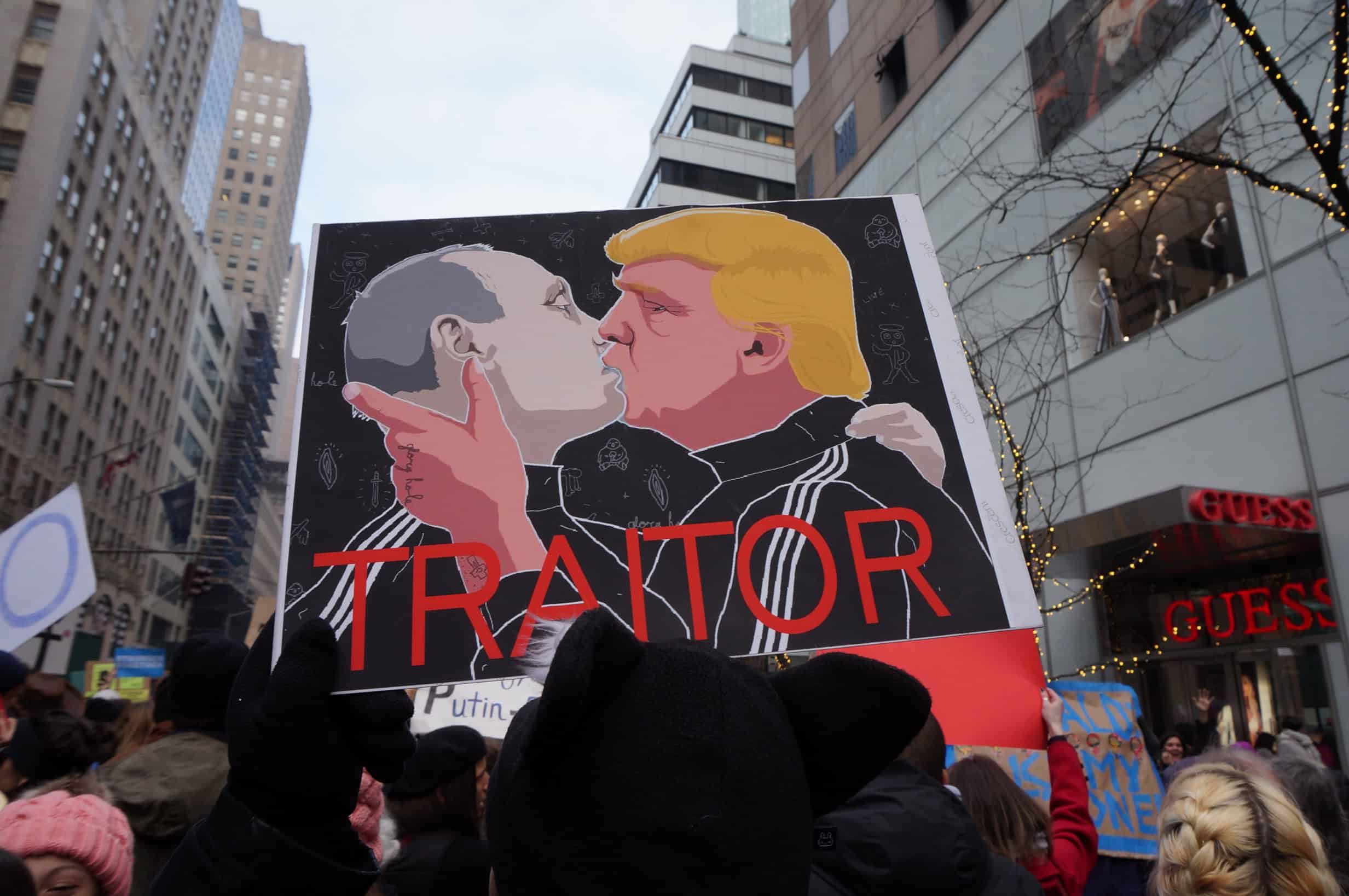 Putin and Trump Kissing