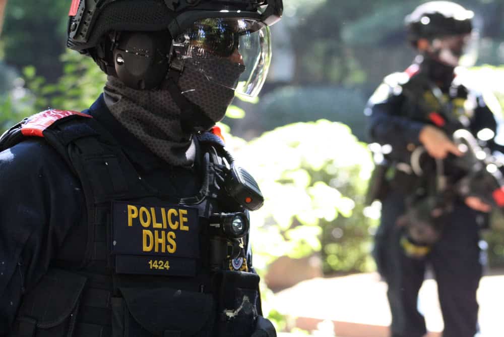 Portland Oregon - Federal police DHS officer