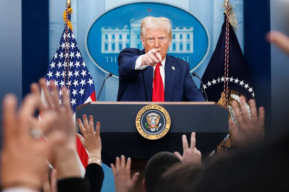 Trump pointing at the Press