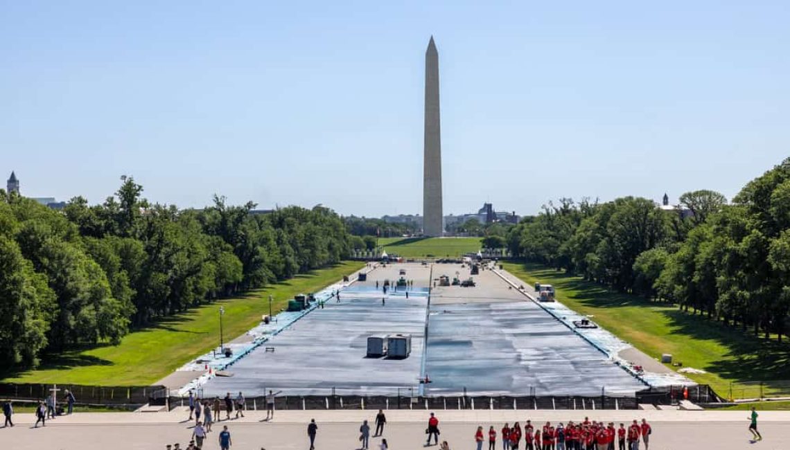 Washington,,D.c.,United,States,-,May,12,,2026:,Tourists,Standing
