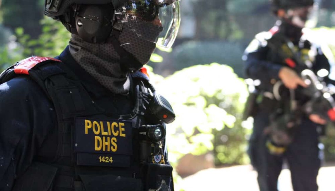 Portland Oregon - Federal police DHS officer