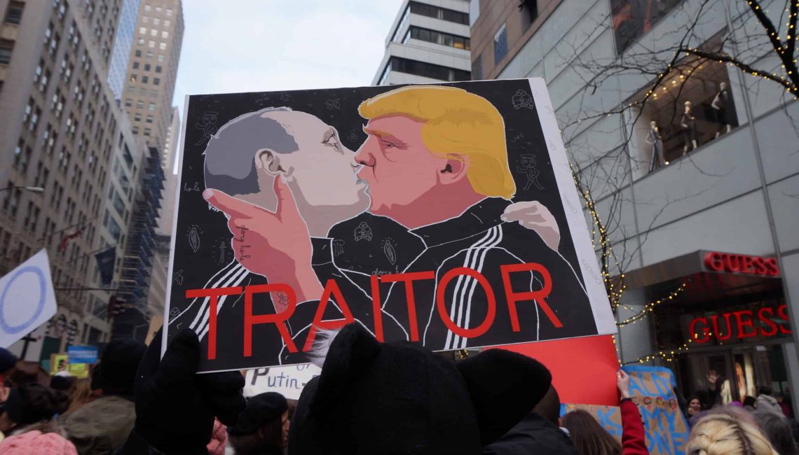 Putin and Trump Kissing