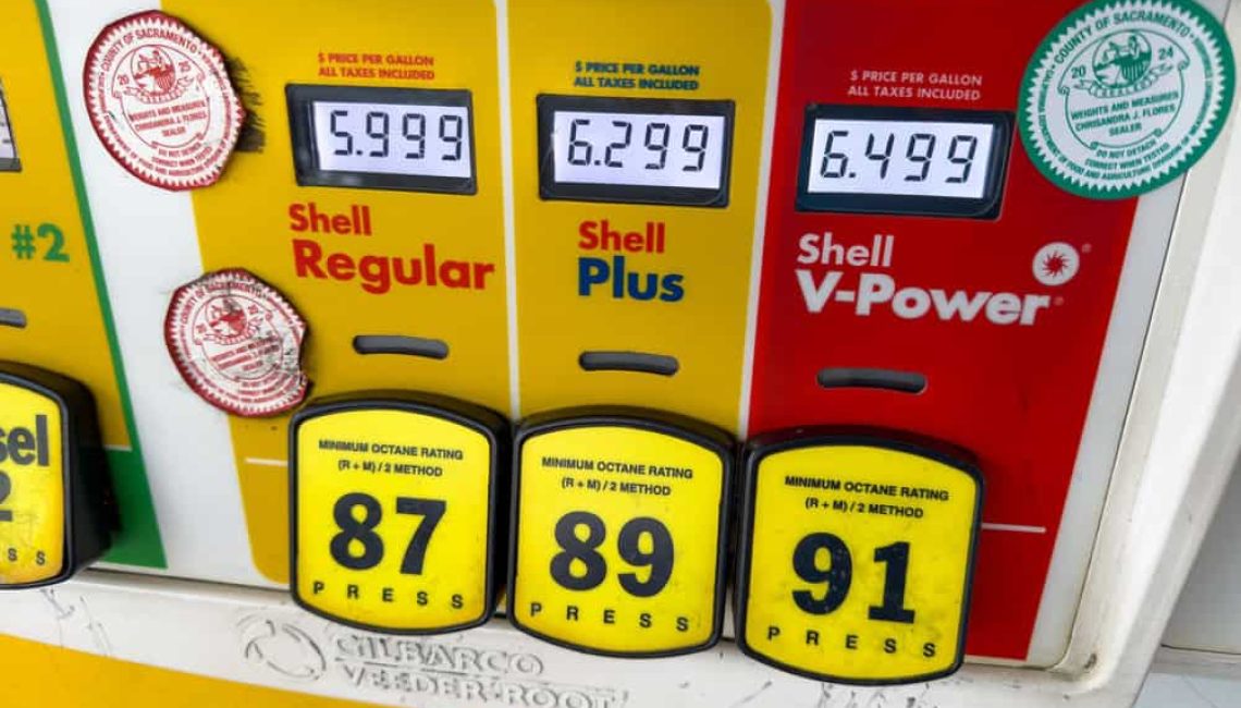 Los,Angeles,,Ca,-,April,7,,2026:,Shell,Gas,Pump